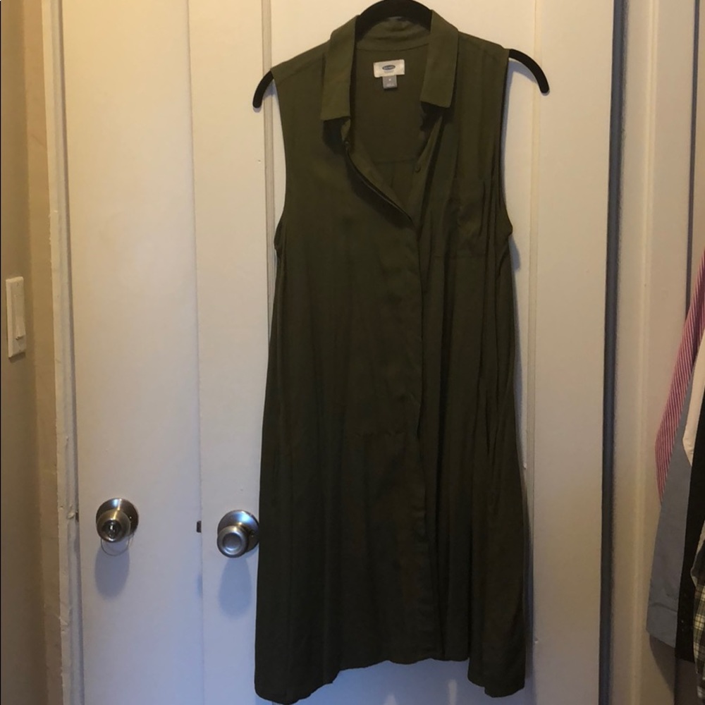Old Navy sleeveless button down dress